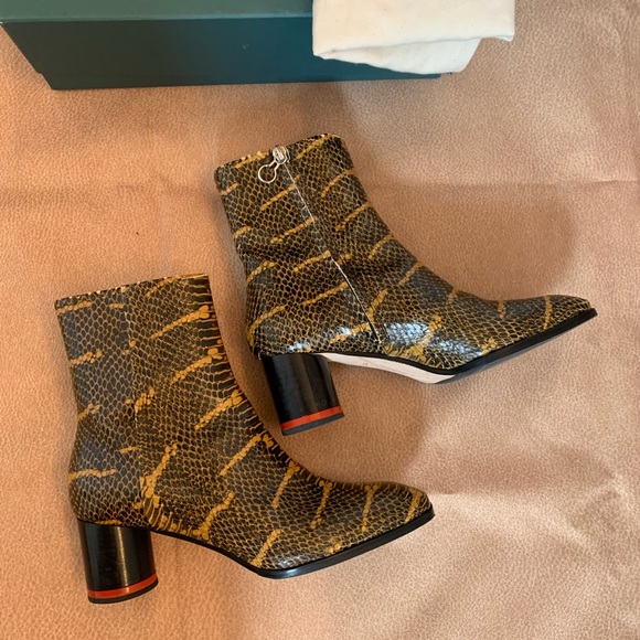 Aeyde leather ankle boots in python print - Picture 3 of 5